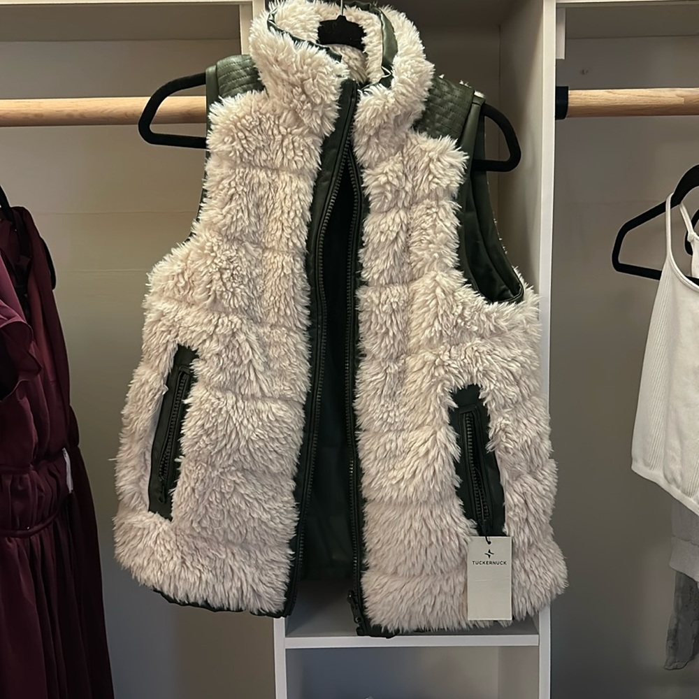 NWT Tuckernuck reversible Beckham vest green and cream